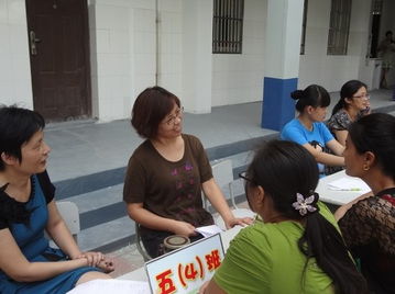 雙河新村小學(xué)舉辦“教育咨詢暖人心，家校共育促成長”教育咨詢服務(wù)活動(dòng)